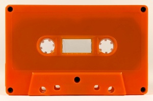 Оранжевые с чёрными винтиками